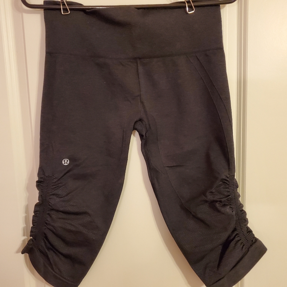 Lululemon 3/4 workout pants